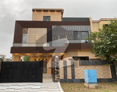 سٹی ہاؤسنگ سوسائٹی گوجرانوالہ میں 6 کمروں کا 10 مرلہ مکان 4.7 کروڑ میں برائے فروخت۔