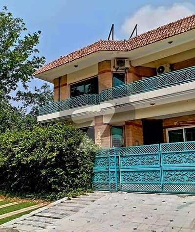 I-8 /3 40x80 Ground Portion Separate Gate Near Kachnar Park Ideal Location marble flooring