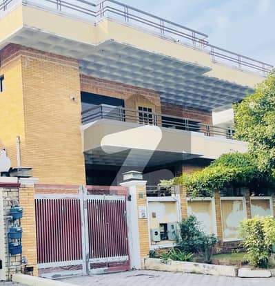 آئی ۔ 8 اسلام آباد میں 3 کمروں کا 1 کنال بالائی پورشن 2.4 لاکھ میں کرایہ پر دستیاب ہے۔
