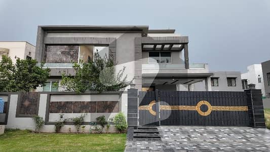 A 1 Kanal House In Lahore Is On The Market For Sale On Prime Location