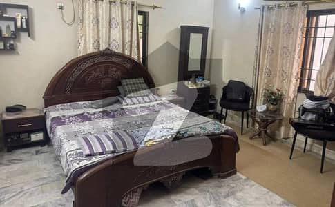 Gulshan-e-Iqbal - Block 7 House For sale Sized 300 Square Yards