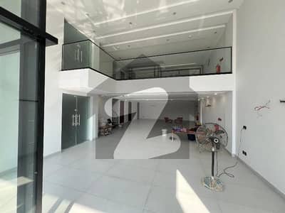 ڈی ایچ اے فیز 8 ڈیفنس (ڈی ایچ اے),لاہور میں 4 مرلہ Studio عمارت 2.7 لاکھ میں کرایہ پر دستیاب ہے۔