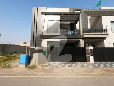 بحریہ ٹاؤن سیکٹر ای بحریہ ٹاؤن,لاہور میں 3 کمروں کا 5 مرلہ مکان 2.1 کروڑ میں برائے فروخت۔