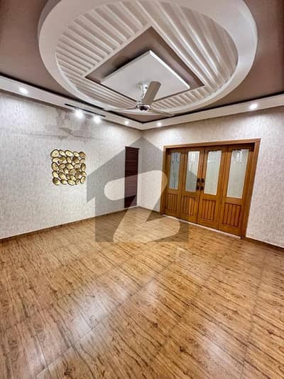 ای ایم ای سوسائٹی لاہور میں 3 کمروں کا 1 کنال بالائی پورشن 1.25 لاکھ میں کرایہ پر دستیاب ہے۔