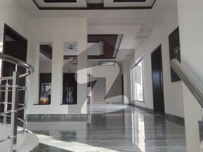 1 KANAL SLIGHTLY USED UPPER PORTION IS AVAILABLE FOR RENT ON TOP LOCATION OF WAPDA TOWN LAHORE