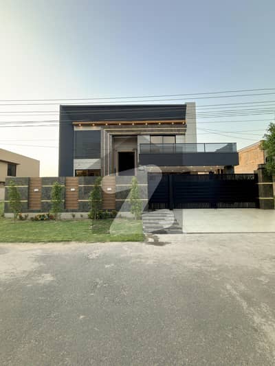 1 KANAL BRAND NEW ULTRA MODERN DESIGN HOUSE FOR SALE
