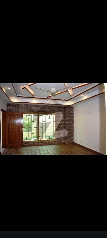 10 Marla 3 Bedroom Penthouse Available For Rent