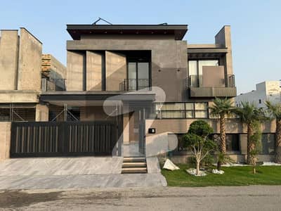 ڈی ایچ اے فیز 4 ڈیفنس (ڈی ایچ اے),لاہور میں 5 کمروں کا 1 کنال مکان 8.45 کروڑ میں برائے فروخت۔