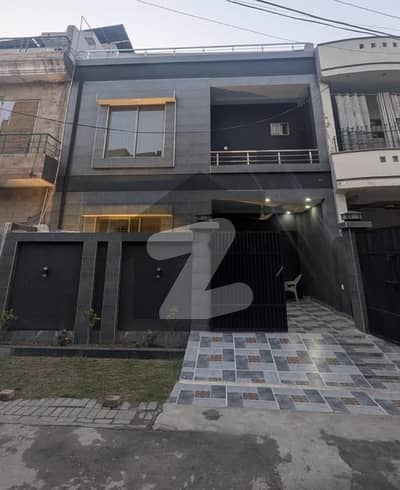 واپڈا ٹاؤن لاہور میں 3 کمروں کا 5 مرلہ مکان 2.85 کروڑ میں برائے فروخت۔