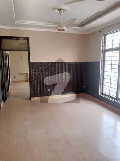 Renovated 5 Beds Spacious House For Rent In F-11