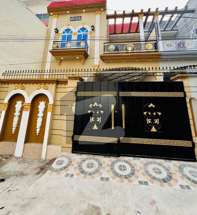 انکم ٹیکس آفیسرز کالونی ملتان میں 4 کمروں کا 7 مرلہ مکان 2.15 کروڑ میں برائے فروخت۔