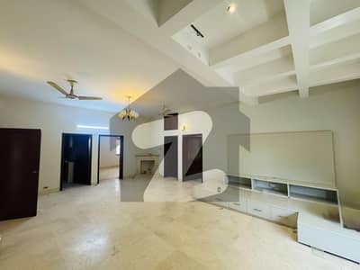 Beautiful Separate Upper Portion | 3 Bed | Walking Distance To Main Markaz | Huge Terraces | F-7/1