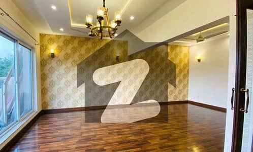 10 Marla Like New Luxury Design House Available For Rent Hot Location