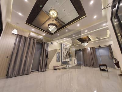 ڈی ایچ اے فیز 6 ڈیفنس (ڈی ایچ اے),لاہور میں 5 کمروں کا 1 کنال مکان 4.25 لاکھ میں کرایہ پر دستیاب ہے۔