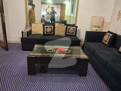 ڈیوائن گارڈنز لاہور میں 4 کمروں کا 12 مرلہ مکان 1.6 لاکھ میں کرایہ پر دستیاب ہے۔