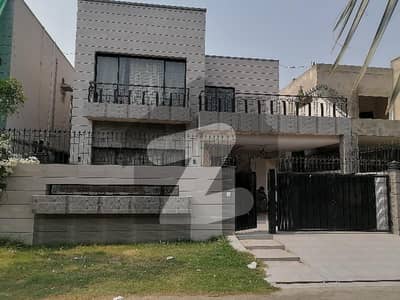 ڈیوائن گارڈنز لاہور میں 4 کمروں کا 10 مرلہ مکان 2.25 لاکھ میں کرایہ پر دستیاب ہے۔