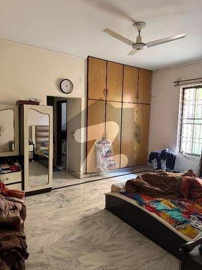 یو ای ٹی ہاؤسنگ سوسائٹی لاہور میں 2 کمروں کا 10 مرلہ بالائی پورشن 60.0 ہزار میں کرایہ پر دستیاب ہے۔