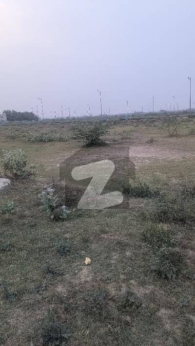 ڈی ایچ اے فیز 8 - بلاک زیڈ 4 ڈی ایچ اے فیز 8,ڈیفنس (ڈی ایچ اے),لاہور میں 5 مرلہ رہائشی پلاٹ 85.0 لاکھ میں برائے فروخت۔