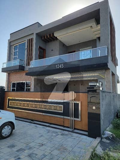 10 Marla House In Stunning Bahria Town Phase 8 - Block L Is Available For sale