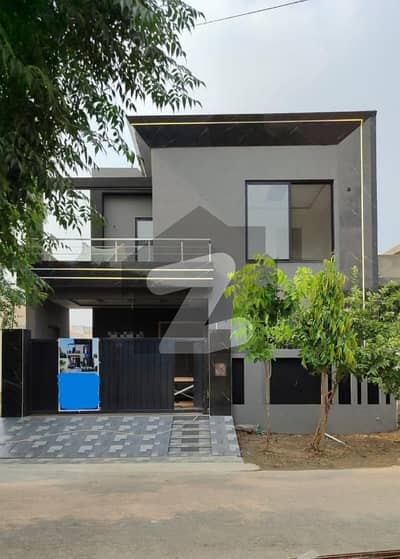 10 Marla 1.5 Storey Modern House for Sale Engineers Town, Defence Road Lahore 10 Marla 1.5 Storey Modern House for Sale Engineers Town, Defence Road Lahore