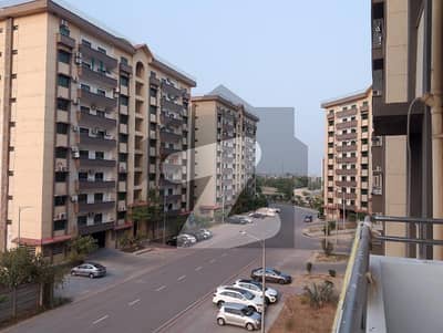 10 MARLA 3 BEDROOM APARTMENT AVAILABLE FOR RENT