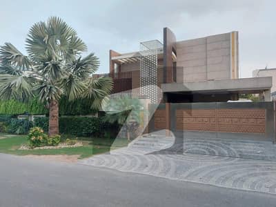 1 Kanal House + 1 Kanal Beautiful Lawn | 5 Bed Slightly Used Beautiful House For Sale