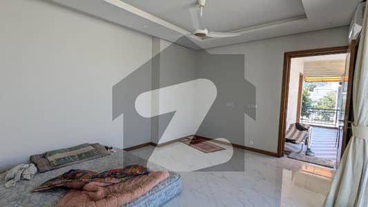 FOR RENT Designer Brand New 1-Bed Portion on Rooftop F_6/1
