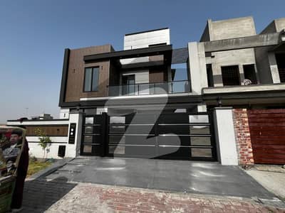 بحریہ ٹاؤن ۔ سیکٹر ایف بحریہ ٹاؤن,لاہور میں 5 کمروں کا 10 مرلہ مکان 3.9 کروڑ میں برائے فروخت۔ بحریہ ٹاؤن ۔ سیکٹر ایف بحریہ ٹاؤن,لاہور میں 5 کمروں کا 10 مرلہ مکان 3.9 کروڑ میں برائے فروخت۔