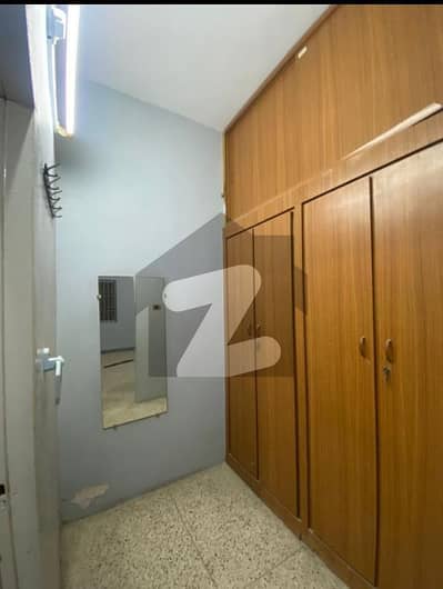 400 SQ/YARD 1ST & 2ND FLOOR PORTION AVAILABLE FOR RENT