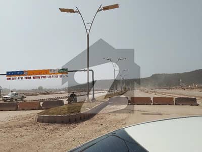 مارگلہ انکلیو مارگلہ ایونیو,اسلام آباد میں 1 کنال رہائشی پلاٹ 6.5 کروڑ میں برائے فروخت۔