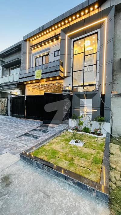 LDA AVENUE ONE BLOCK J 10 MARLA MODERN HOUSE FOR SALE AT LUCRATIVE PRICE