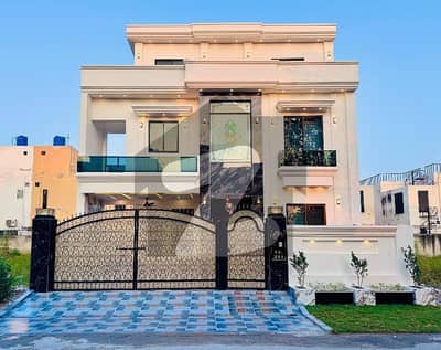 سٹی ہاؤسنگ سوسائٹی گوجرانوالہ میں 6 کمروں کا 10 مرلہ مکان 3.85 کروڑ میں برائے فروخت۔