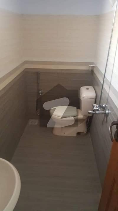 220 SQYRD GROUND FLOOR LUXURY NEW STYLE BANGLOW PORTION FOR RENT ONLY70K