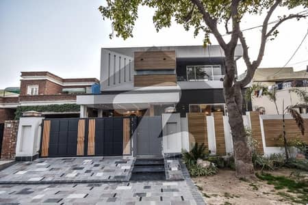 ANW REAL ESTATE PROUDLY OFFERS: 10 MARLA ELEGANT AND FULLY MAINTAINED SUPER HOT LOCATED BUNGALOW IS AVAILABLE IN THE BEST BLOCK OF DHA PHASE 7 LAHORE.