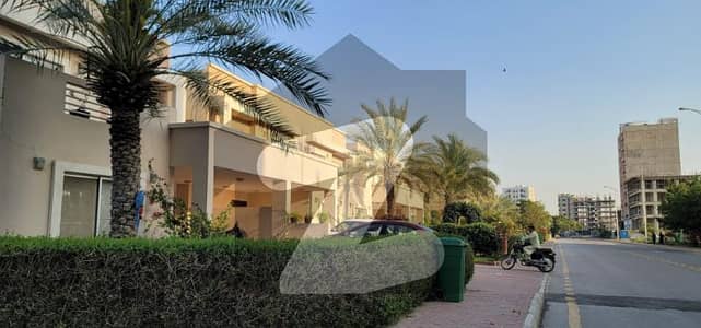 Quaid Villas 200sq yd Close to Entrance of BTK 3Bed One Unit Villas FOR SALE