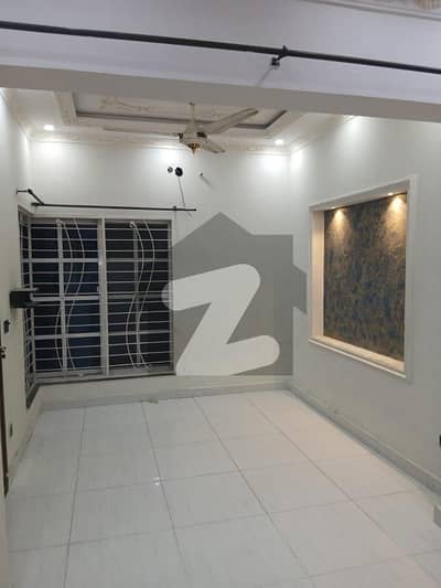 Prime Location 5 Marla House In Central Central Park - Block E For rent