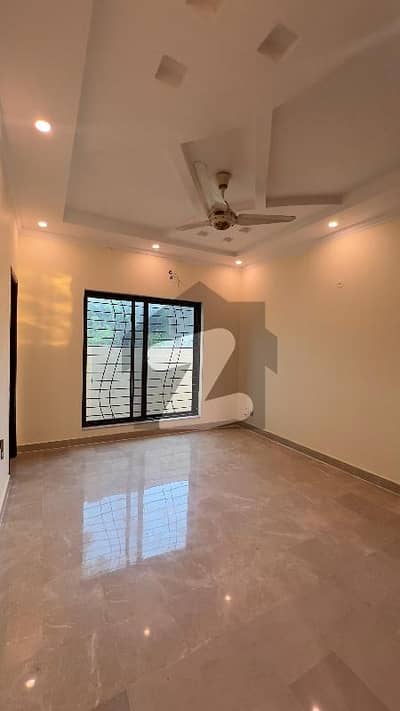 70'FT ROAD TOP LOCATION 5 MARLA HOUSE VERY CHEAP PRICE FOR SALE IN DHA PHASE 5 BLOCK D. 70'FT ROAD TOP LOCATION 5 MARLA HOUSE VERY CHEAP PRICE FOR SALE IN DHA PHASE 5 BLOCK D.