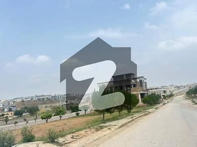 بحریہ ٹاؤن فیز 8 بحریہ ٹاؤن راولپنڈی,راولپنڈی میں 1 کنال رہائشی پلاٹ 1.5 کروڑ میں برائے فروخت۔