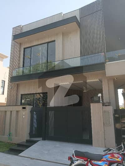 ڈی ایچ اے 9 ٹاؤن ۔ بلاک اے ڈی ایچ اے 9 ٹاؤن,ڈیفنس (ڈی ایچ اے),لاہور میں 3 کمروں کا 5 مرلہ مکان 1.65 لاکھ میں کرایہ پر دستیاب ہے۔