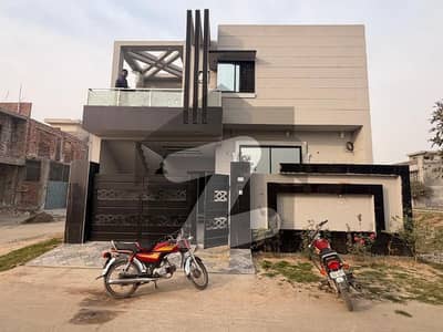A Prime Location House Of 1200 Square Feet In Metro City