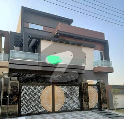 Prime Location House For Grabs In 10 Marla Lahore