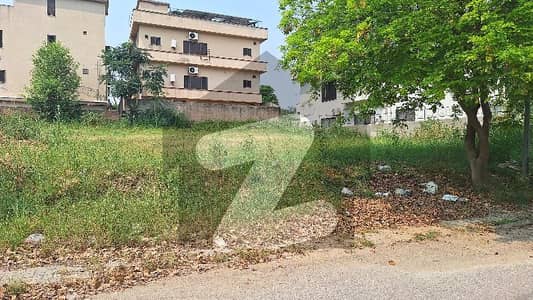 Sun Face Level Plot Near Giga Mall