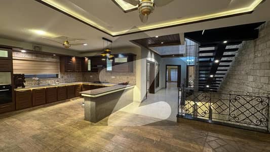 Brand New Luxury 6 Bedroom House