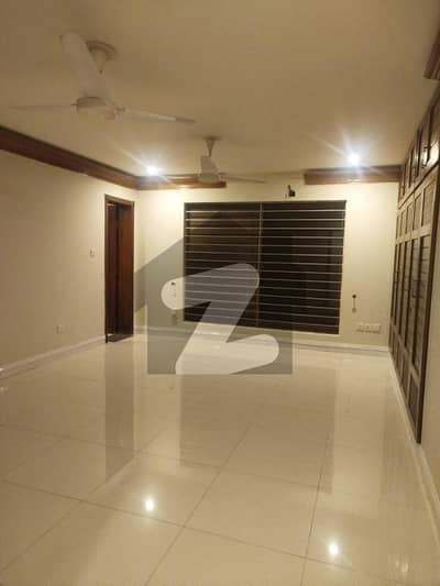 20 Marla Beautiful Upper Portion With Separate Gate