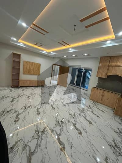 2 Bedrooms Flat For Rent