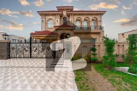 ڈی ایچ اے فیز 5 - بلاک سی فیز 5,ڈیفنس (ڈی ایچ اے),لاہور میں 6 کمروں کا 1 کنال مکان 10.0 کروڑ میں برائے فروخت۔