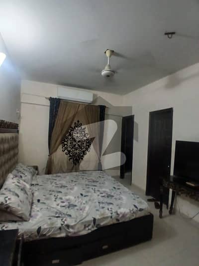 Flat For Sale   Nishat Comerical With Lift Car Parking