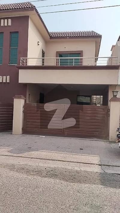 عسکری 11 عسکری,لاہور میں 4 کمروں کا 10 مرلہ مکان 4.95 کروڑ میں برائے فروخت۔