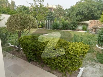 بحریہ ٹاؤن ۔ سفاری ولاز بحریہ ٹاؤن راولپنڈی,راولپنڈی میں 8 کمروں کا 1 کنال مکان 8.3 کروڑ میں برائے فروخت۔