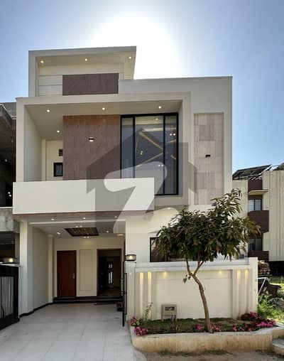 5 MARLA BRAND NEW STYLISH & SPECIOIUS HOUSE FOR SALE IN FMC, B-17 ISLAMABAD